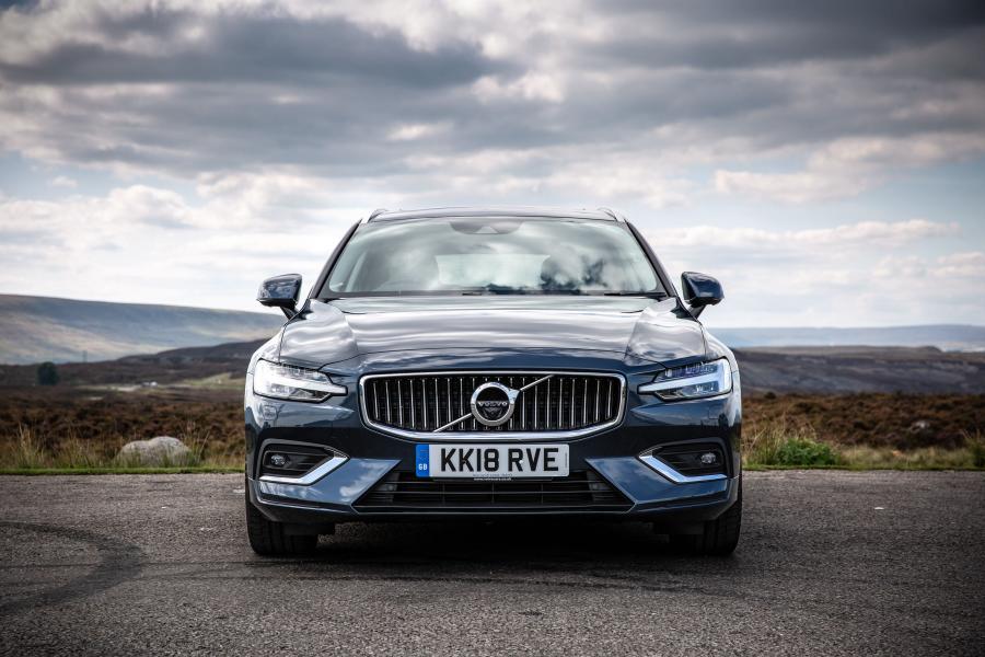  Volvo V60 D3 Inscription 2018 года  (UK) (фото 2 из 40)